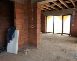 Maison 6 chambres à vendre dans Floresti