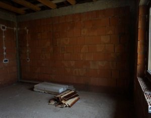 Maison 6 chambres à vendre dans Floresti