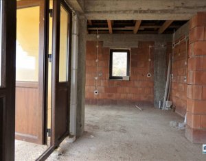 Maison 6 chambres à vendre dans Floresti