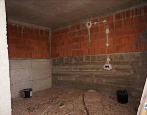 Maison 6 chambres à vendre dans Floresti