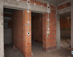 Maison 6 chambres à vendre dans Floresti