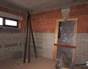 Maison 6 chambres à vendre dans Floresti