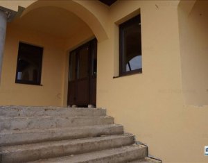 Maison 6 chambres à vendre dans Floresti