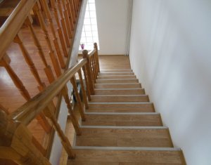 Maison 8 chambres à louer dans Floresti