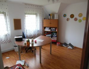 Maison 8 chambres à louer dans Floresti