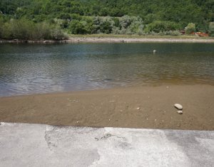 Nyaralók eladó on Tarnita