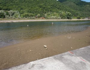 Nyaralók eladó on Tarnita