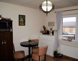 Lakás 3 szobák eladó on Floresti