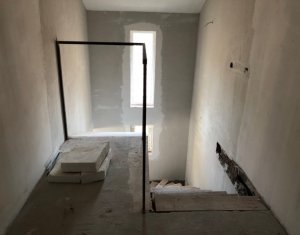 Lakás 4 szobák eladó on Floresti