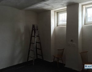 Appartement 4 chambres à vendre dans Cluj-napoca, zone Manastur