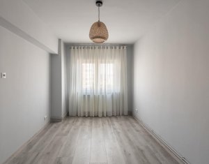 Appartement 4 chambres à vendre dans Cluj-napoca, zone Manastur