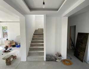 Maison 4 chambres à vendre dans Floresti