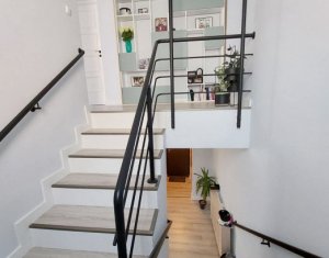 Maison 4 chambres à vendre dans Floresti