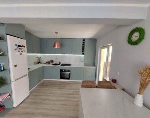 Maison 4 chambres à vendre dans Floresti