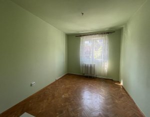 Appartement 4 chambres à vendre dans Cluj-napoca, zone Manastur