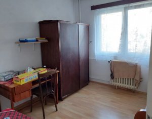 Appartement 4 chambres à vendre dans Cluj-napoca, zone Manastur