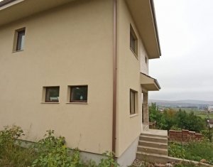 Maison 4 chambres à vendre dans Sannicoara