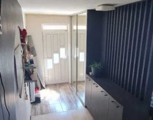 Maison 4 chambres à vendre dans Floresti