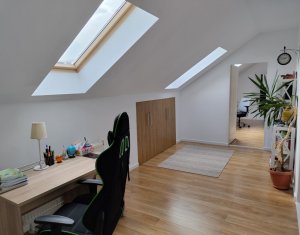 Appartement 4 chambres à vendre dans Cluj-napoca, zone Manastur