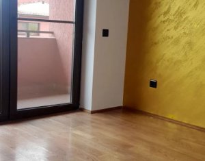 Appartement 5 chambres à vendre dans Floresti
