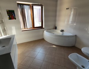 Maison 5 chambres à louer dans Floresti