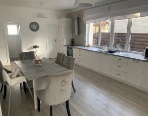 House 4 rooms for sale in Floresti