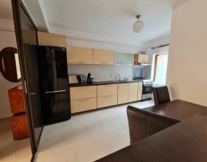 Maison 4 chambres à vendre dans Floresti