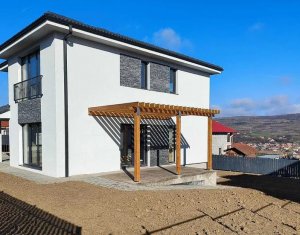 Maison 4 chambres à vendre dans Chinteni