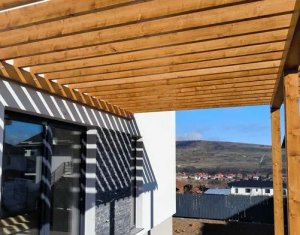 Maison 4 chambres à vendre dans Chinteni