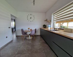 House 4 rooms for sale in Jucu De Sus