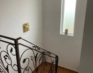 Maison 4 chambres à vendre dans Floresti