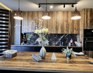 Lakás 3 szobák eladó on Floresti