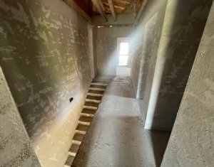 Maison 6 chambres à vendre dans Floresti