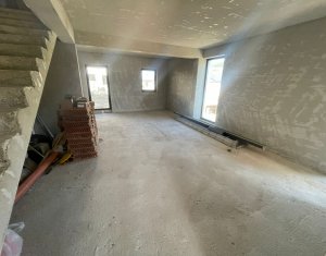 Maison 6 chambres à vendre dans Floresti