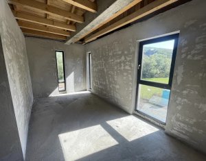 Maison 6 chambres à vendre dans Floresti