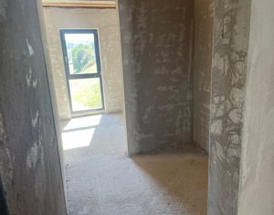 Maison 6 chambres à vendre dans Floresti