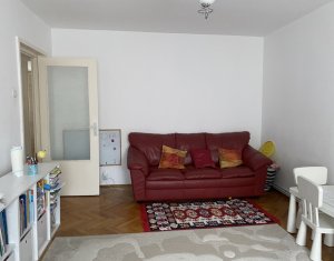 Appartement 4 chambres à vendre dans Cluj-napoca, zone Manastur