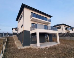 Maison 4 chambres à vendre dans Chinteni