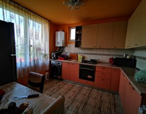 Maison 3 chambres à vendre dans Floresti