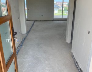 House 4 rooms for sale in Dezmir