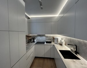 Oportunitate! Centrul vechi, cabinet medical & apartamente