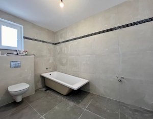 Maison 4 chambres à vendre dans Floresti