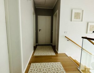 Maison 4 chambres à vendre dans Floresti