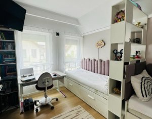 Maison 4 chambres à vendre dans Floresti