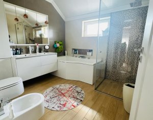 Maison 4 chambres à vendre dans Floresti