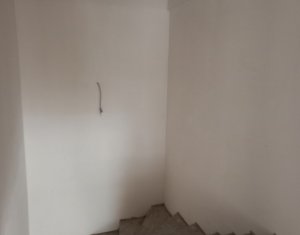 House 5 rooms for sale in Chinteni