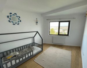 Maison 4 chambres à vendre dans Floresti