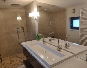 Maison 4 chambres à vendre dans Floresti