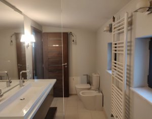 Maison 4 chambres à vendre dans Floresti