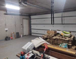 Maison 4 chambres à vendre dans Floresti